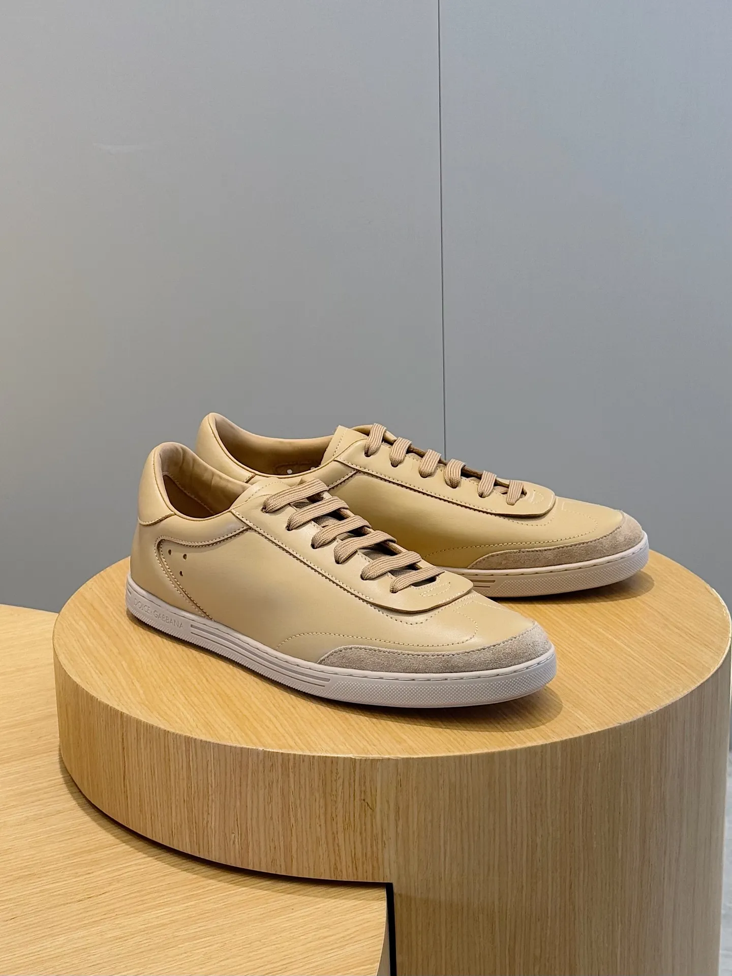 Men's Men's Shoes💰400 [New Style]🐏🐏DG men's calfskin sneakers Portofino Yacht shoes, simple and versatile design, unique saddle leather soles. The Dolce &G logo rear wing is the icing on the cake. Imported cowhide + rubber outsole Size: 39-44 (customized at 38.45)